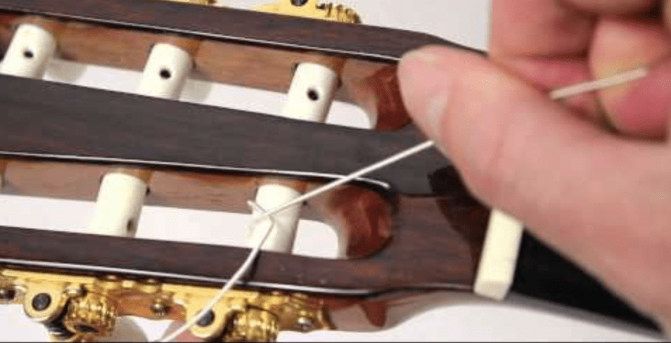 ✅¿cómo cambiar las cuerdas a una guitarra acústica? ? - -